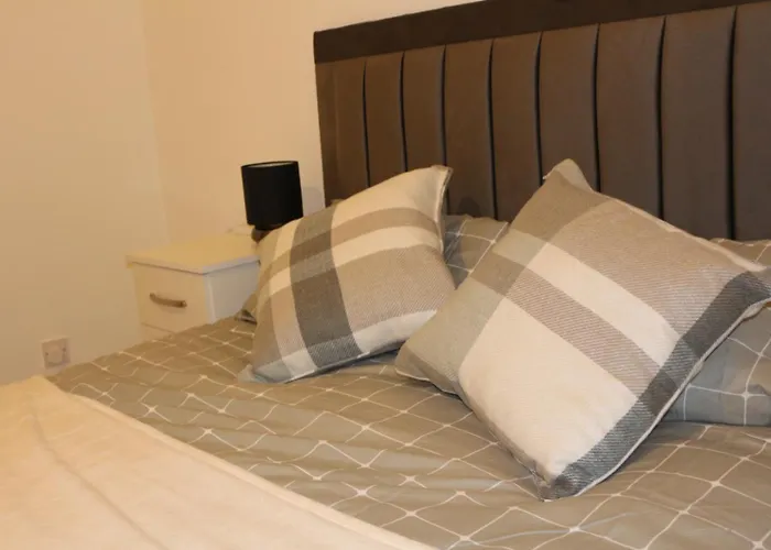 Charming 2Bed House In Cv2 Area